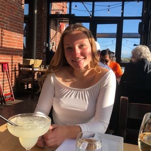 Meet your Posher, Hayley